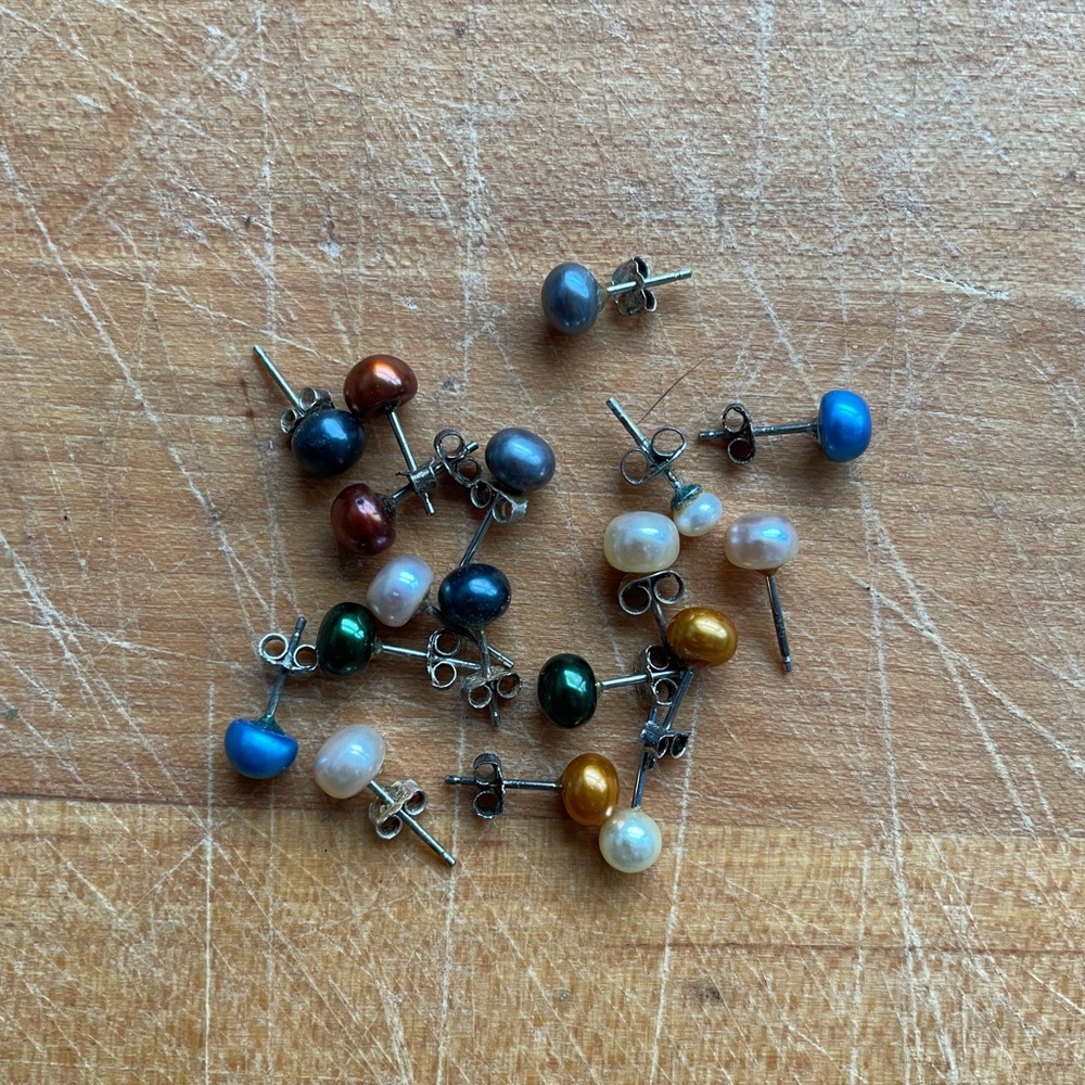 Pearl studs